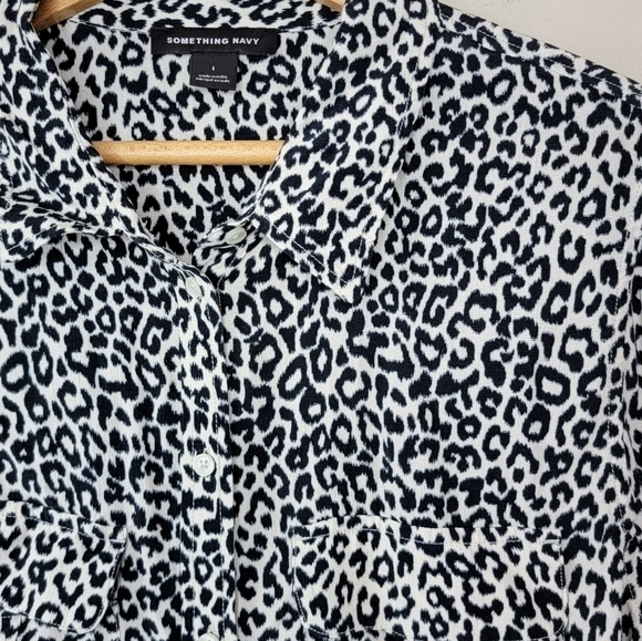 Something Navy | Leopard Print Button Up Shirt Size Large - Picture 4 of 5